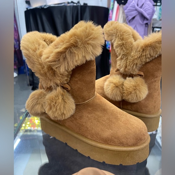 Brown Platform Winter Boots ❄️ - Picture 2 of 4